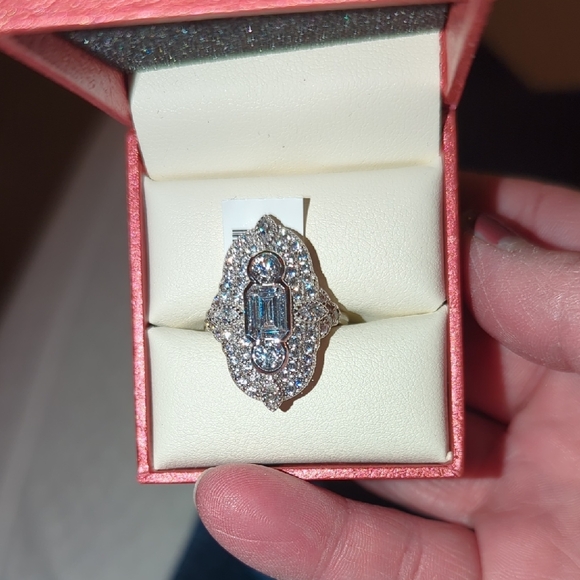 Size 9 Antique Looking Ring vintage glamour, art-deco drama, heirloom energy 💍✨ - Picture 2 of 4